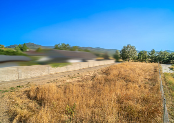 Na predaj slnečný pozemok neďaleko Malaciek vhodný na výstavbu rodinného domu