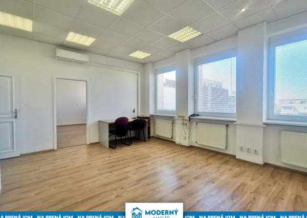 Na prenájom klimatizovaný administratívny priestor o výmere 54m2 v Stupave – AB28-29