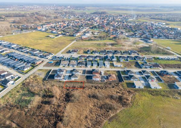 Na predaj rovinaté pozemky vhodné na výstavbu rodinných domov obci Malé Leváre