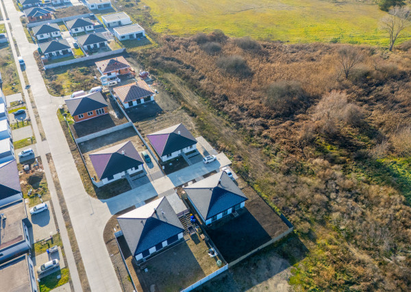Na predaj rovinaté pozemky vhodné na výstavbu rodinných domov obci Malé Leváre