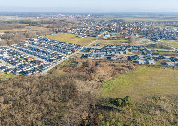 Na predaj rovinaté pozemky vhodné na výstavbu rodinných domov obci Malé Leváre