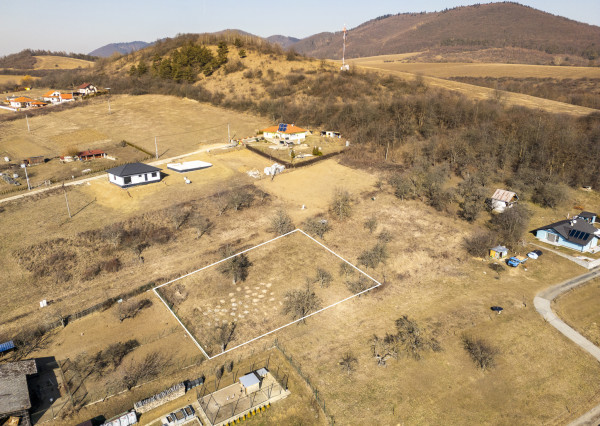 Na predaj veľkorysý pozemok v obci Šarišské Sokolovce