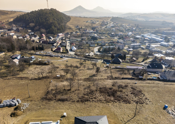 Na predaj veľkorysý pozemok v obci Šarišské Sokolovce