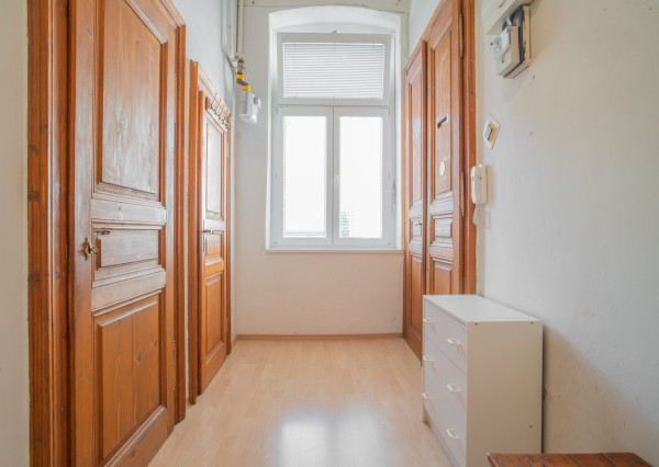 Na predaj priestranný 2,5-izbový byt v historickej budove Starého Mesta