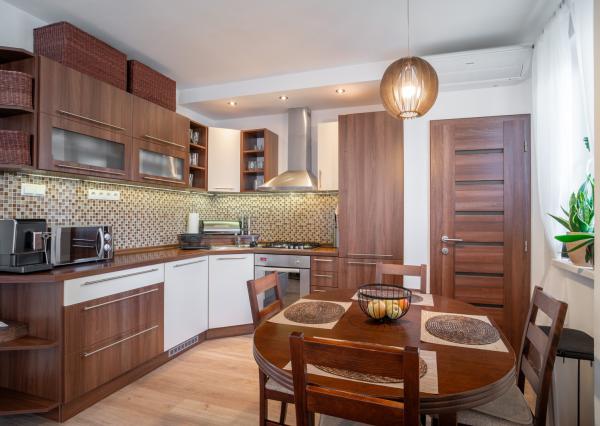 Na predaj dobre dispozične riešený 3-izbový byt vo vyhľadávanej lokalite Karlovej Vsi