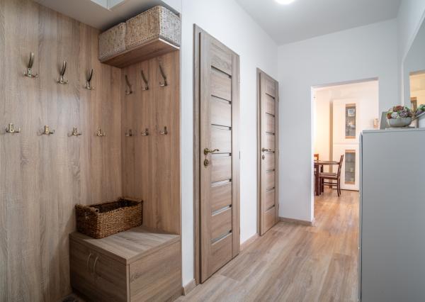 Na predaj dobre dispozične riešený 3-izbový byt vo vyhľadávanej lokalite Karlovej Vsi