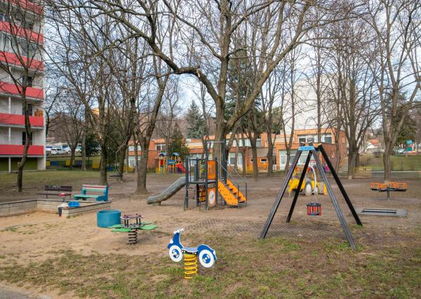 Na predaj dobre dispozične riešený 3-izbový byt vo vyhľadávanej lokalite Karlovej Vsi