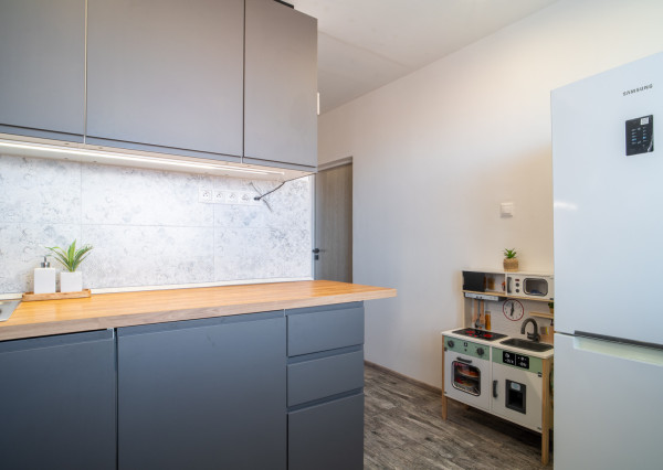 Na prenájom kompletne zariadený 3-izbový byt v Malackách