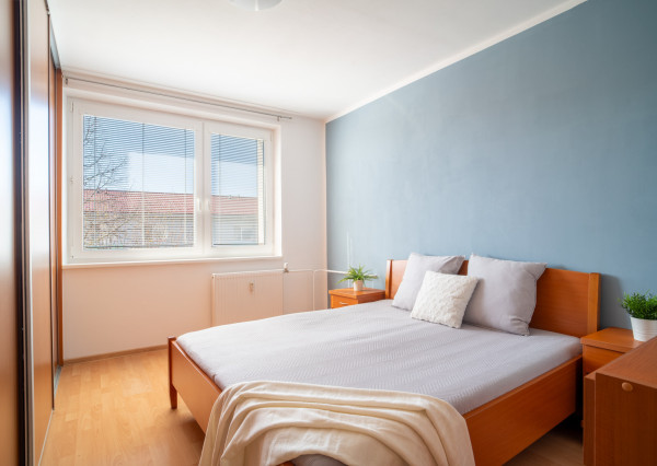 Na prenájom kompletne zariadený 3-izbový byt v Malackách