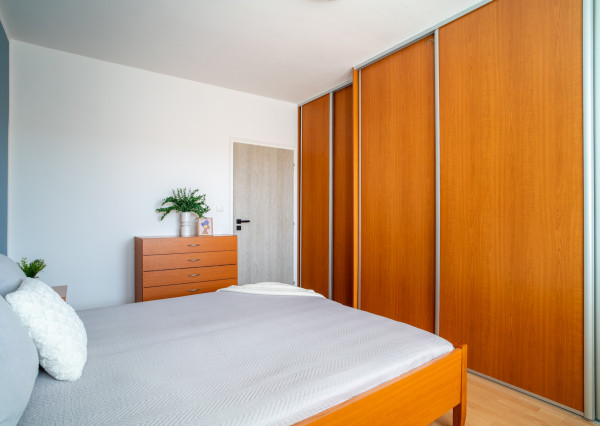 Na prenájom kompletne zariadený 3-izbový byt v Malackách