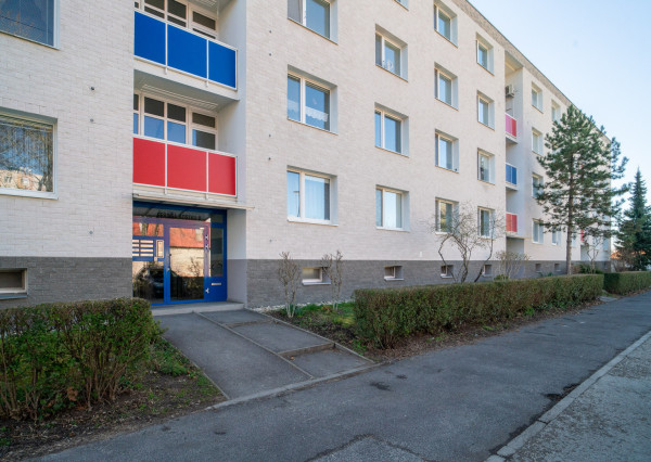 Na prenájom kompletne zariadený 3-izbový byt v Malackách