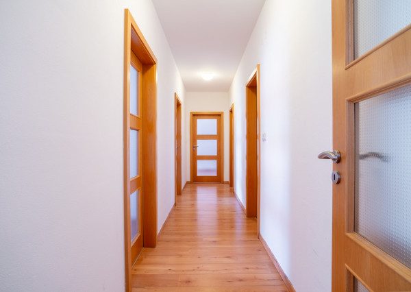 Na predaj nadštandardný 4-izbový byt s garážovým parkovacím státím v Starom Meste