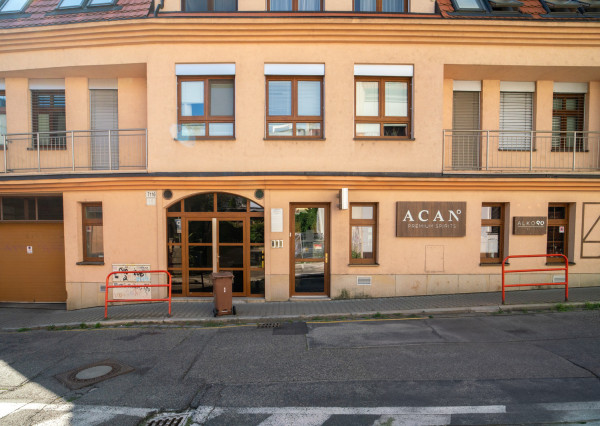 Na predaj nadštandardný 4-izbový byt s garážovým parkovacím státím v Starom Meste