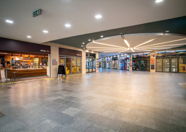 Na predaj nadštandardný 4-izbový byt s garážovým parkovacím státím v Starom Meste