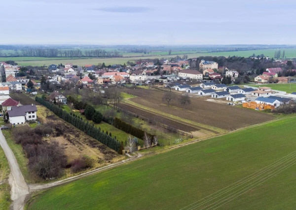 Na predaj investičný pozemok vhodný na výstavbu niekoľkých rodinných domov v obci Dolné Zelenice