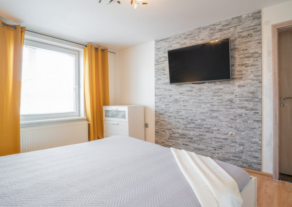 Na predaj priestranný 6-izbový rodinný dom v obci Hrnčiarovce nad Parnou