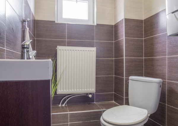 Na predaj priestranný 6-izbový rodinný dom v obci Hrnčiarovce nad Parnou