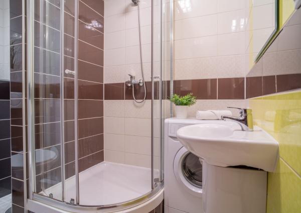 Na prenájom zrekonštruovaný 1-izbový byt s veľkorysou loggiou v tichej časti Dúbravky