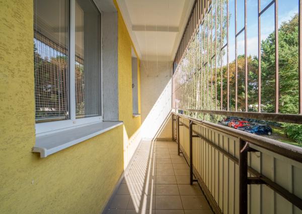 Na prenájom zrekonštruovaný 1-izbový byt s veľkorysou loggiou v tichej časti Dúbravky