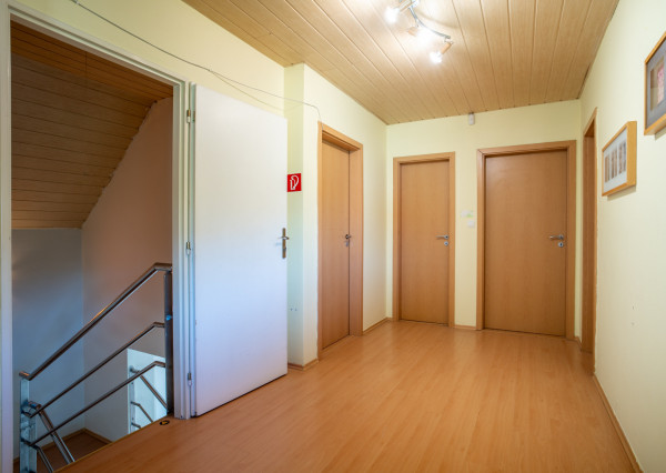 Na predaj rozsiahly investičný pozemok s polyfunkčným domom