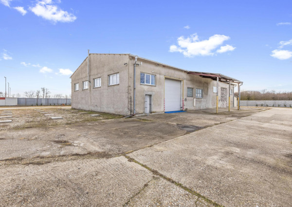 Na predaj investičná priemyselná hala v obci Trnávka