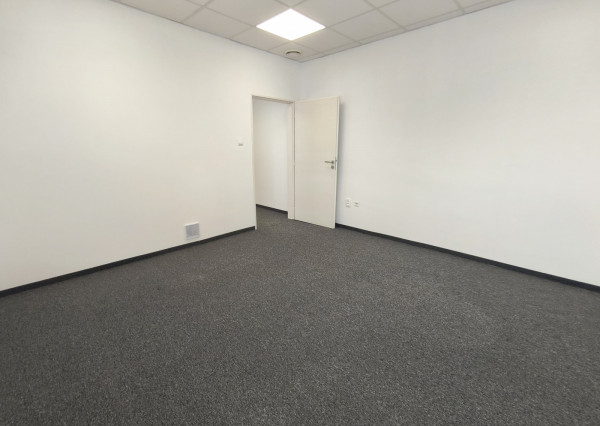 Na prenájom kancelárske priestory s parkingom a výmerou 30 m2 v Lamači