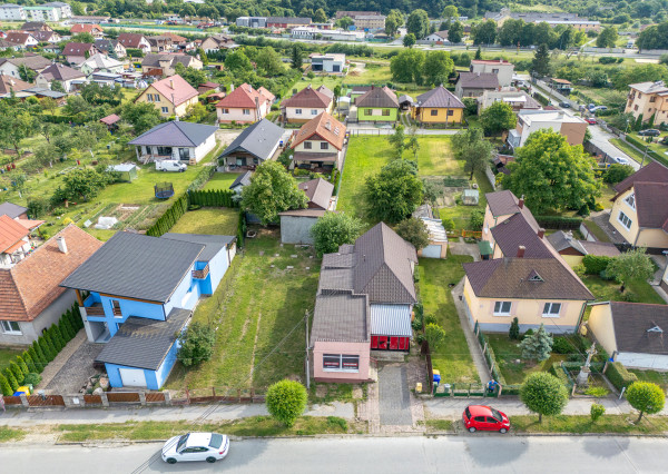 Na predaj rozľahlý pozemok s rodinným domom vo Veľkom Šariši