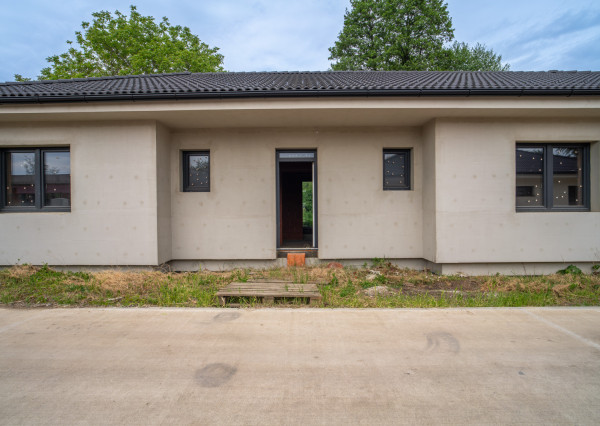 Na predaj nadštandardná 5-izbová novostavba rodinného domu v pokojnej časti Nových Zámkov