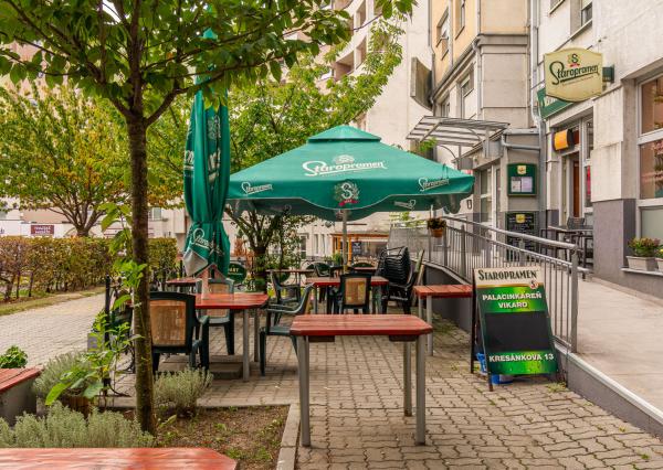 Na predaj gastroprevádzka s vonkajšou terasou v Karlovej Vsi