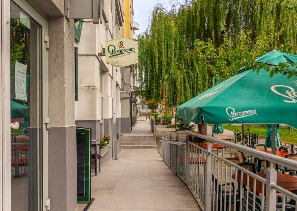 Na predaj gastroprevádzka s vonkajšou terasou v Karlovej Vsi