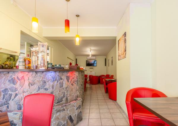 Na predaj gastroprevádzka s vonkajšou terasou v Karlovej Vsi