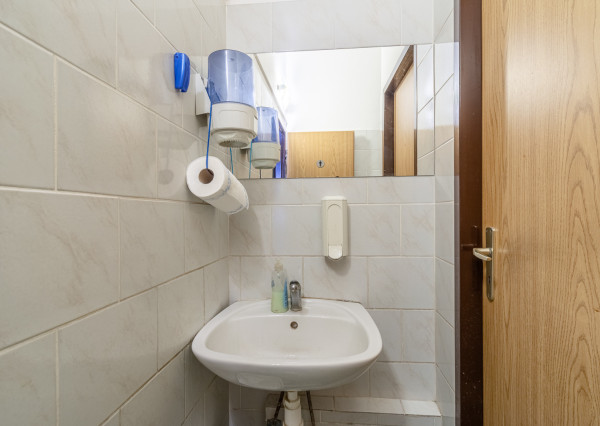 Na predaj gastroprevádzka s vonkajšou terasou v Karlovej Vsi