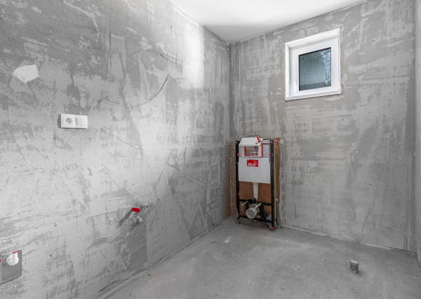 Na predaj priestranný 4-izbový bungalov s terasou v Hrnčiarovciach nad Parnou