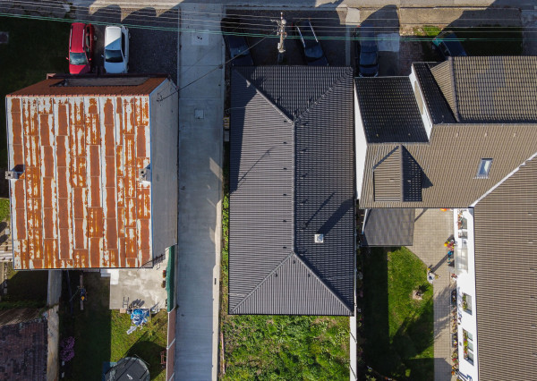 Na predaj priestranný 4-izbový bungalov s terasou v Hrnčiarovciach nad Parnou