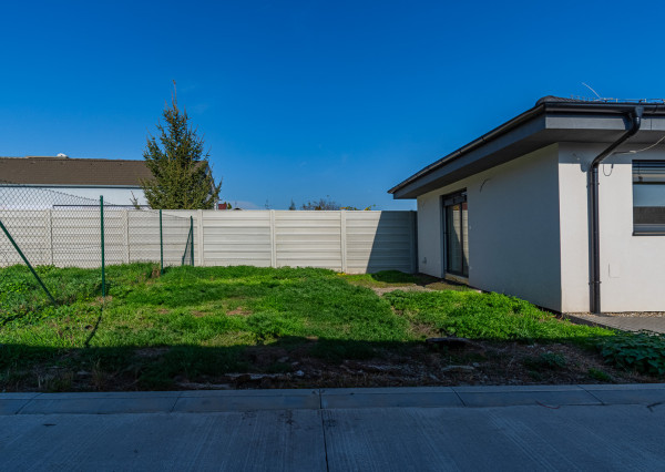 Na predaj moderný 4-izbový rodinný dom s terasou v Hrnčiarovciach nad Parnou