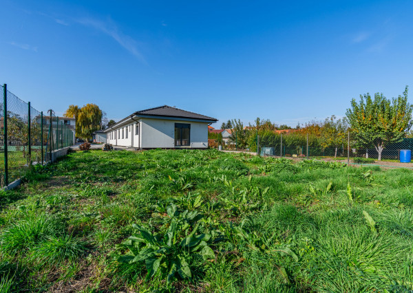 Na predaj jedinečný 4-izbový rodinný dom s terasou v Hrnčiarovciach nad Parnou