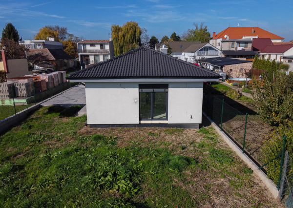 Na predaj jedinečný 4-izbový rodinný dom s terasou v Hrnčiarovciach nad Parnou