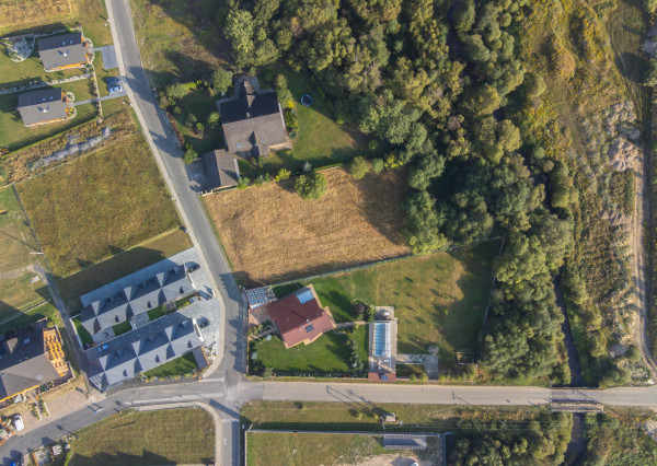 Na predaj perspektívny pozemok so stavebným povolením vo Veľkej Lomnici