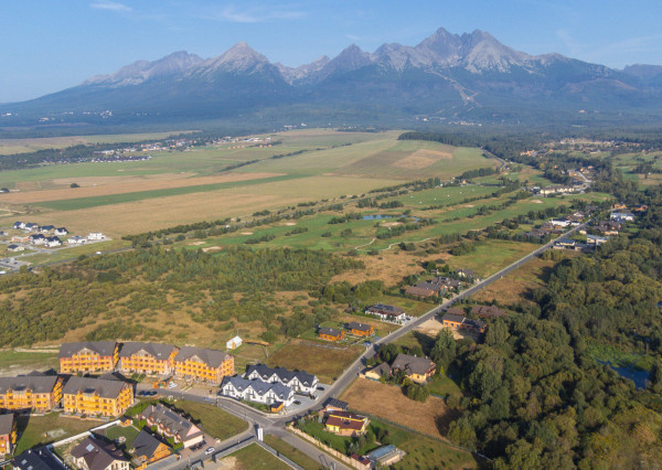 Na predaj perspektívny pozemok so stavebným povolením vo Veľkej Lomnici