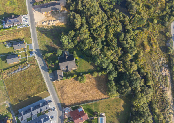 Na predaj perspektívny pozemok so stavebným povolením vo Veľkej Lomnici