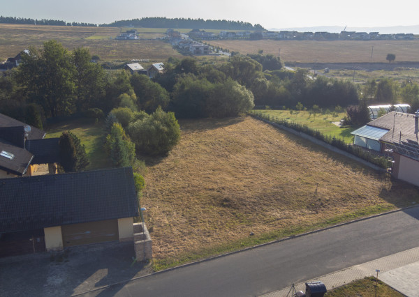 Na predaj perspektívny pozemok so stavebným povolením vo Veľkej Lomnici
