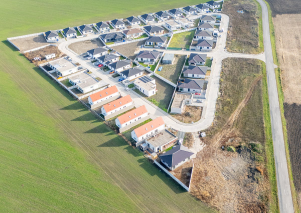 Na predaj lukratívne pozemky v novovybudovanej časti obce Topoľnica