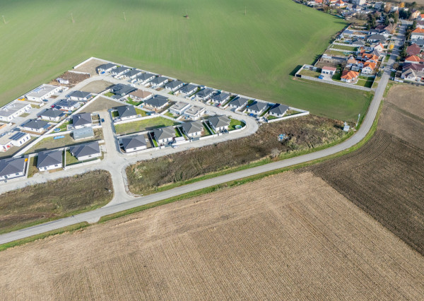 Na predaj lukratívne pozemky v novovybudovanej časti obce Topoľnica