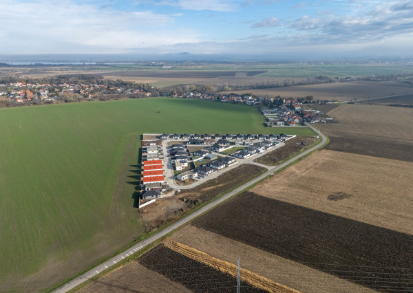 Na predaj lukratívne pozemky v novovybudovanej časti obce Topoľnica