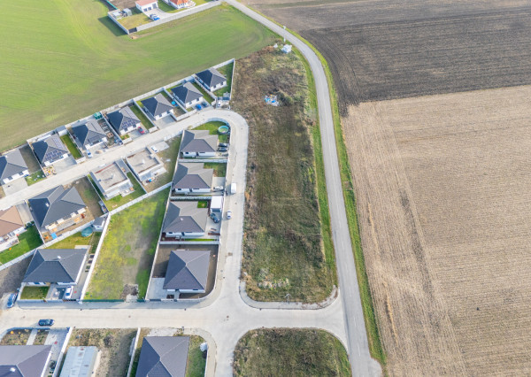 Na predaj lukratívne pozemky v novovybudovanej časti obce Topoľnica