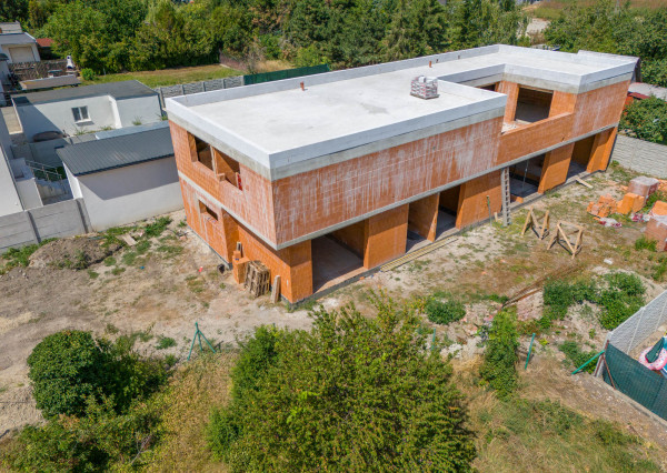 Na predaj nadštandardný 3-izbový byt s vlastnou záhradou v Kráľovej pri Senci