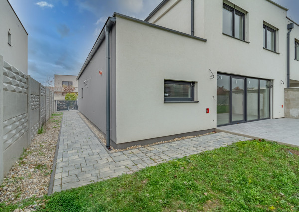 Na predaj moderný 5-izbový rodinný dom v Šamoríne