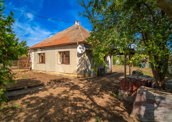 Na predaj rodinný dom s rozľahlým pozemkom v obci Nové Sady