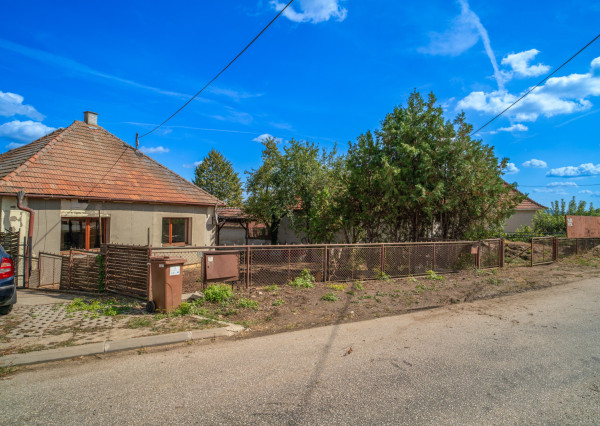 Na predaj rodinný dom s rozľahlým pozemkom v obci Nové Sady