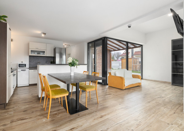 Na predaj moderný dom s terasou v Ružinove - Domové role